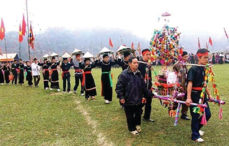 Lễ hội Lồng Tồng là sinh hoạt văn hóa đầu xuân đặc sắc của đồng bào Tày, Nùng vùng núi phía Bắc. 