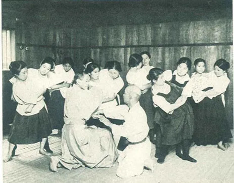 Judo ra đời tại Nhật Bản năm 1882, gắn liền với triết lý lấy sự mềm dẻo và kỹ thuật để chiến thắng sức mạnh.