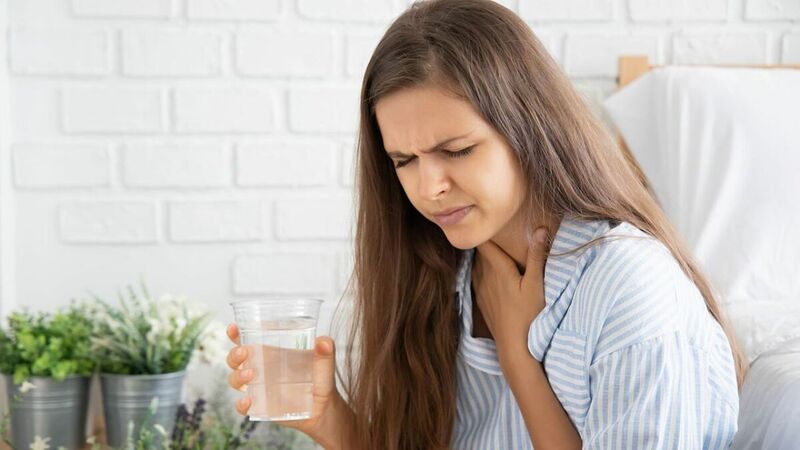 Nấc cụt kéo dài hơn 48 giờ hoặc kèm đau ngực, khó thở, khó nuốt nên được kiểm tra y tế. 
