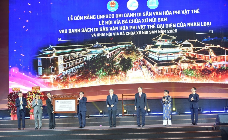 Lễ hội Vía Bà Chúa Xứ Núi Sam không chỉ có ý nghĩa tín ngưỡng mà còn góp phần phát triển du lịch văn hóa tại Châu Đốc, An Giang. 