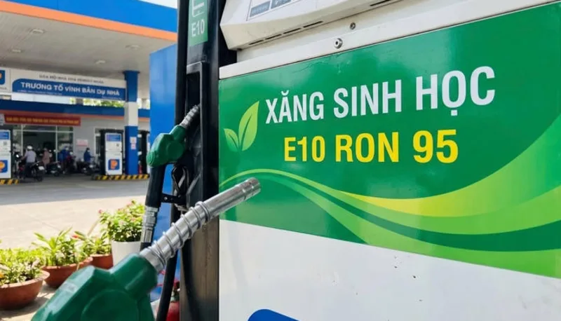 So với E5, xăng E10 có tỷ lệ ethanol cao hơn, góp phần thể hiện xu hướng sử dụng nhiên liệu sinh học trong giao thông.