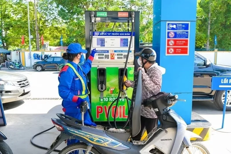 Người dùng nên theo dõi thông báo từ doanh nghiệp xăng dầu lớn, cơ quan quản lý và báo uy tín để cập nhật đúng thời điểm.