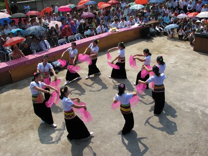 Xòe Thái là nét văn hóa đặc sắc, góp phần tạo nên không khí rộn ràng của lễ hội Hoa Ban