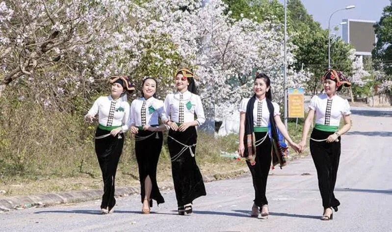 Tôn trọng nghi thức, cảnh quan và người dân địa phương là điều cần thiết khi dự lễ hội Hoa Ban