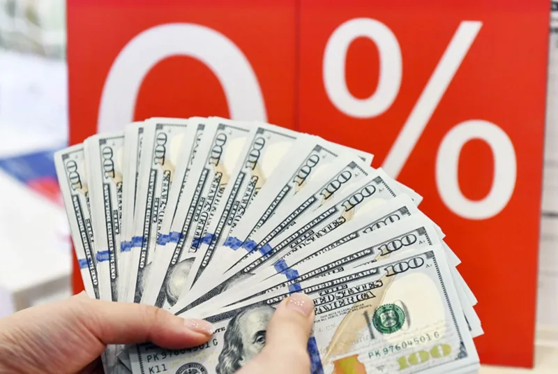 Tỷ giá ngân hàng có tính chính thức và an toàn cao hơn, còn tỷ giá tự do chỉ nên xem như thông tin tham khảo thị trường.