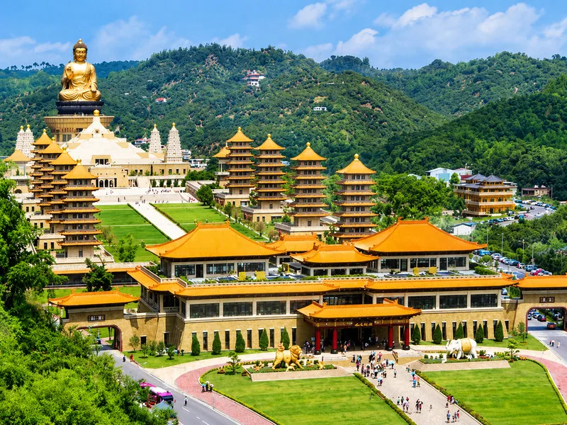 Phật Quang Sơn là trung tâm Phật giáo nổi tiếng với tượng Phật lớn và không gian văn hóa hiện đại.