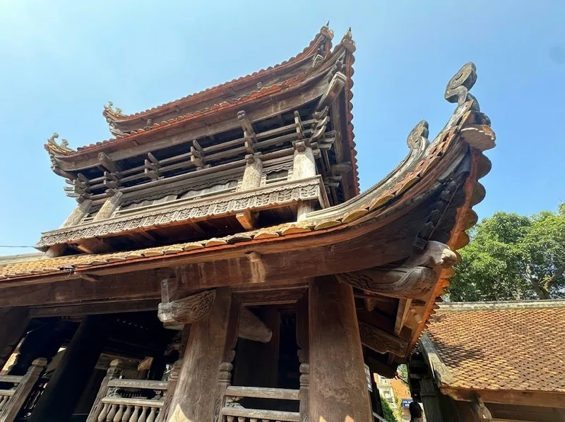 Kiến trúc chùa Keo nổi bật với vẻ đẹp cổ kính, những đường nét chạm khắc tinh tế và giá trị nghệ thuật đặc sắc.